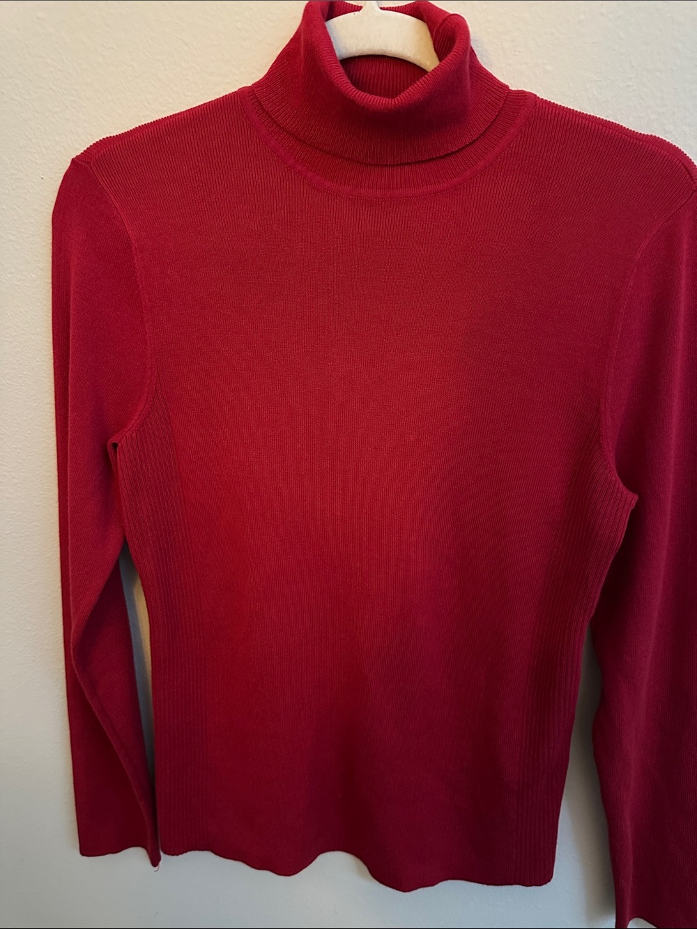 Chicos Red Turtleneck Long-Sleeve Women's Top with decorative ribbing, Size 1